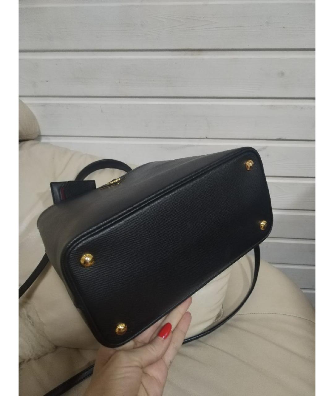 PRADA Черная кожаная сумка с короткими ручками, фото 3