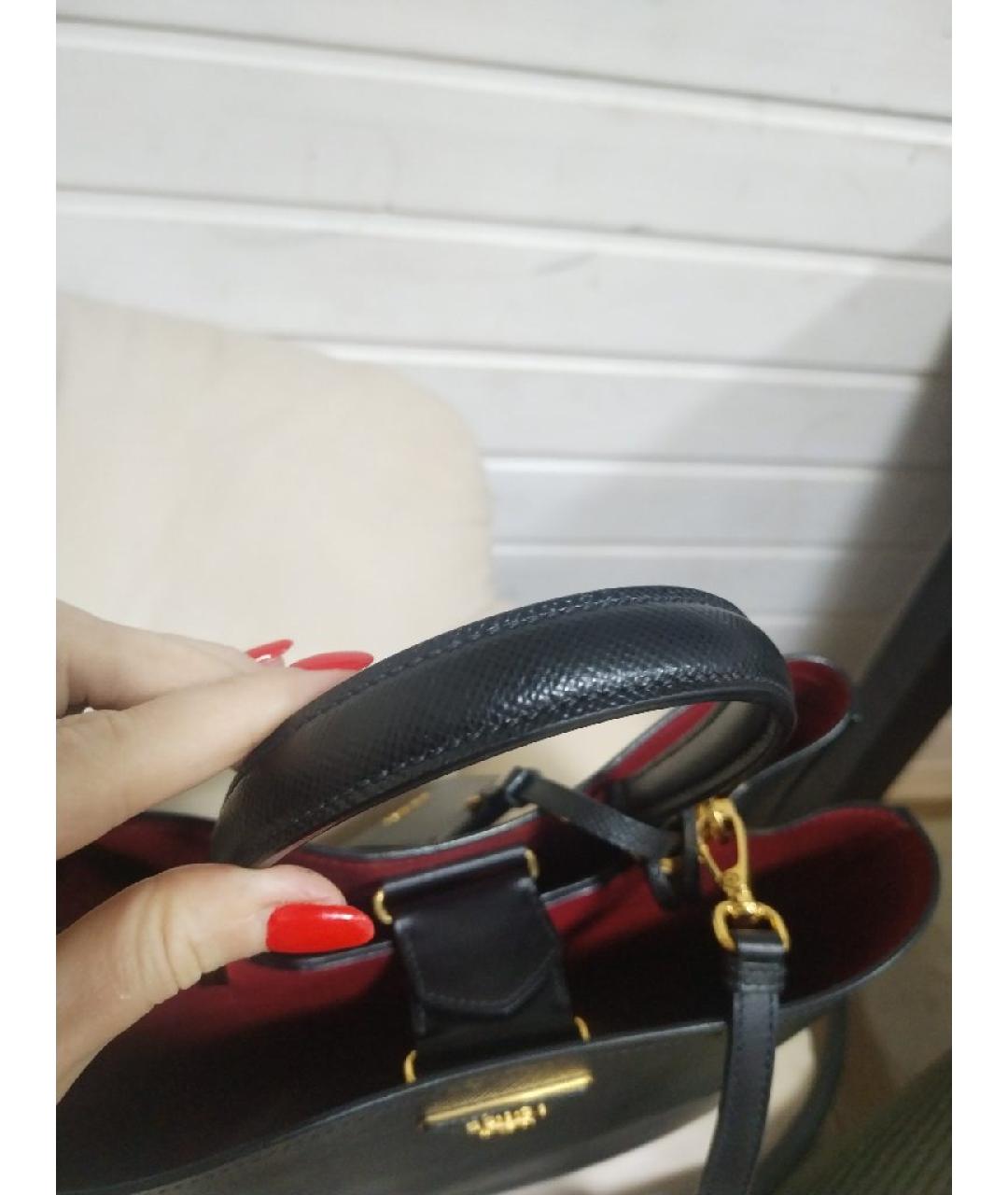 PRADA Черная кожаная сумка с короткими ручками, фото 5