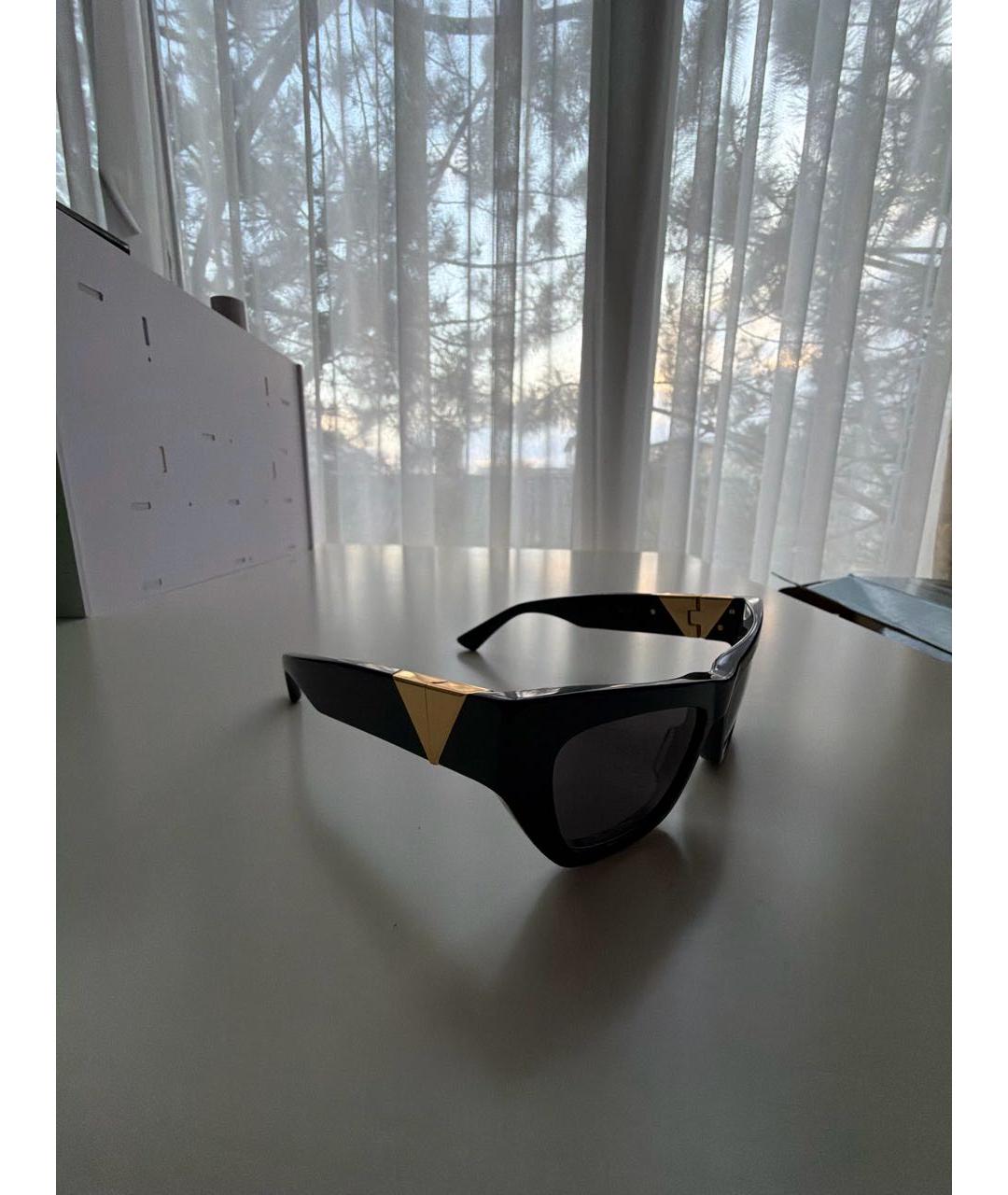 BOTTEGA VENETA Черные пластиковые солнцезащитные очки, фото 2