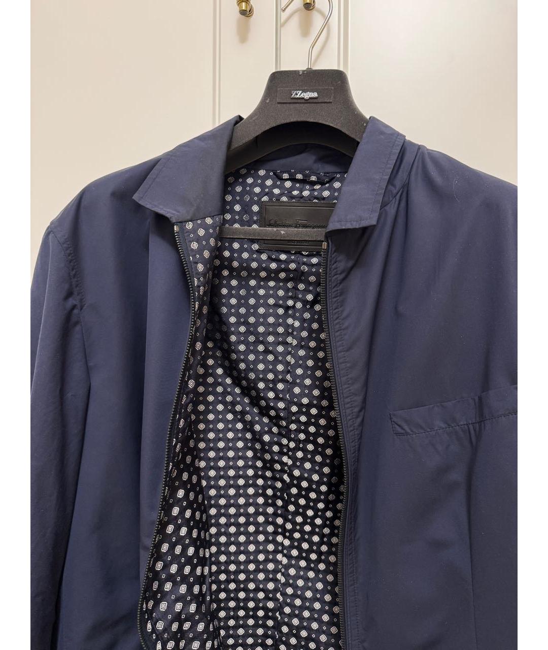 FERRAGAMO Темно-синий полиэстеровый тренч / плащ, фото 4