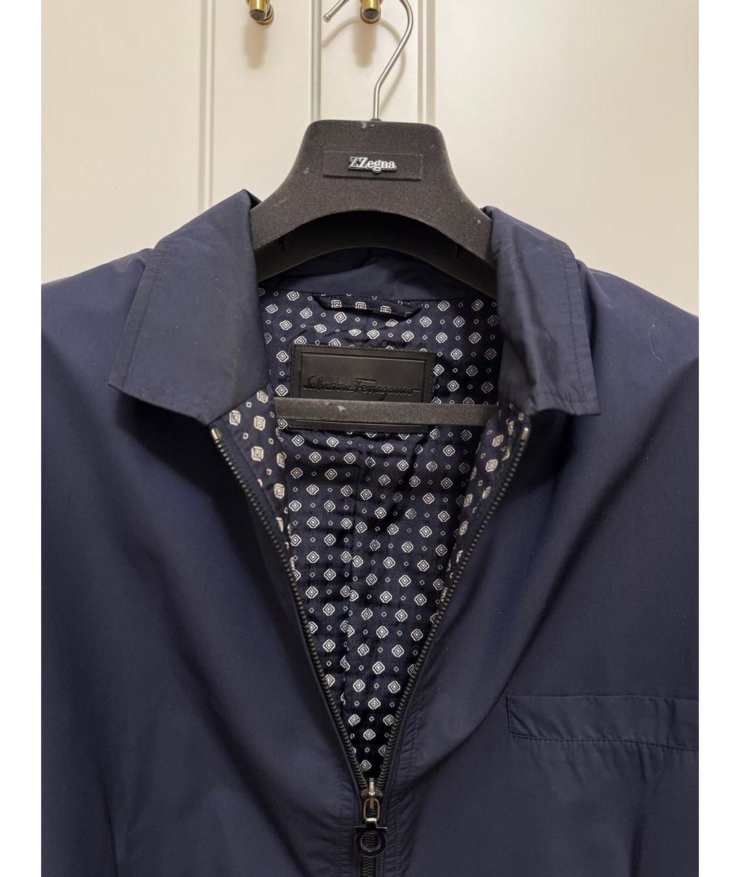 FERRAGAMO Темно-синий полиэстеровый тренч / плащ, фото 3