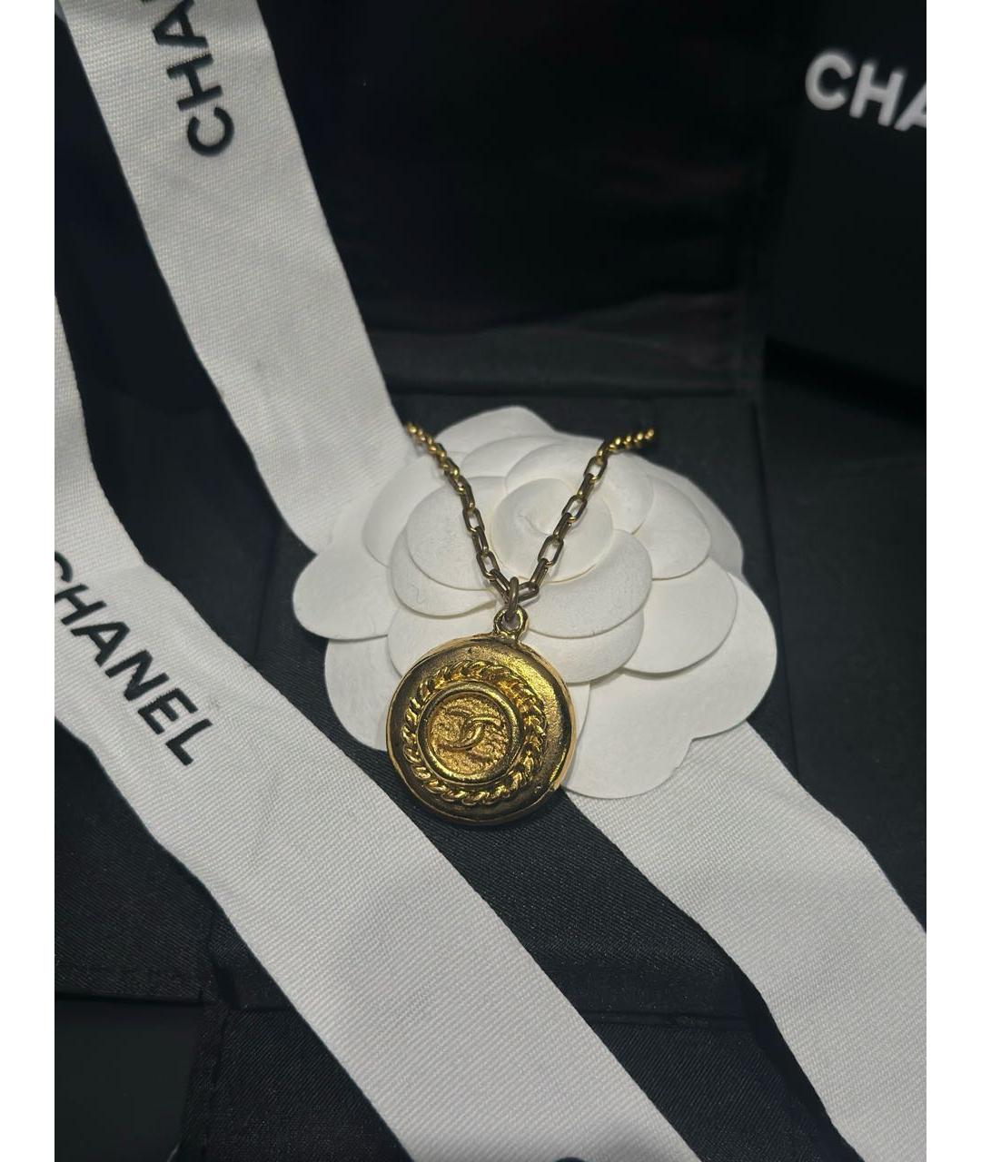 CHANEL Золотая металлическая подвеска, фото 3