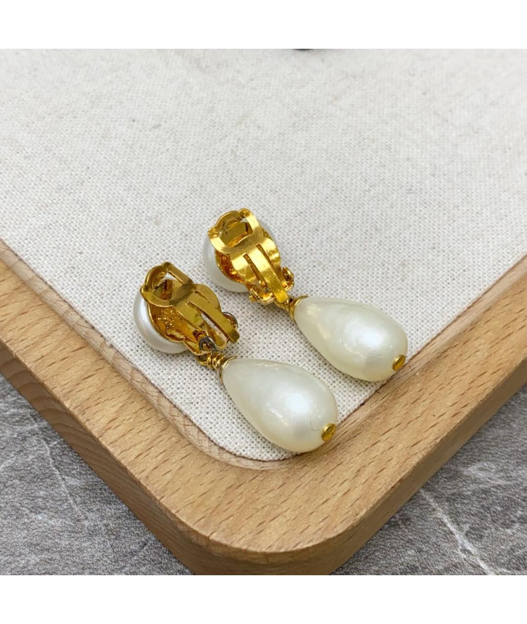 CHANEL Белые клипсы, фото 4