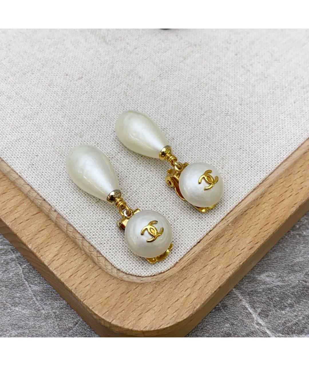 CHANEL Белые клипсы, фото 3