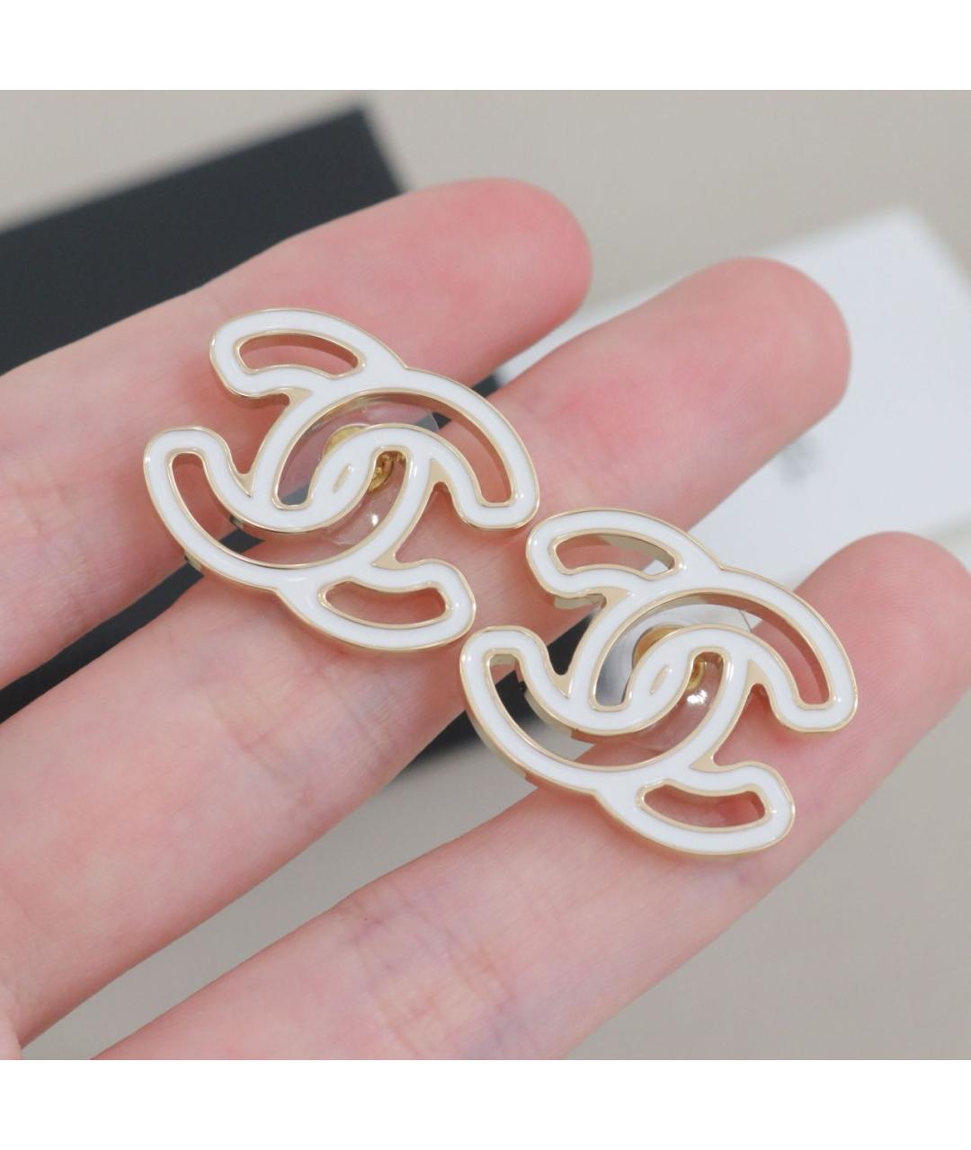CHANEL Белые металлические серьги, фото 3