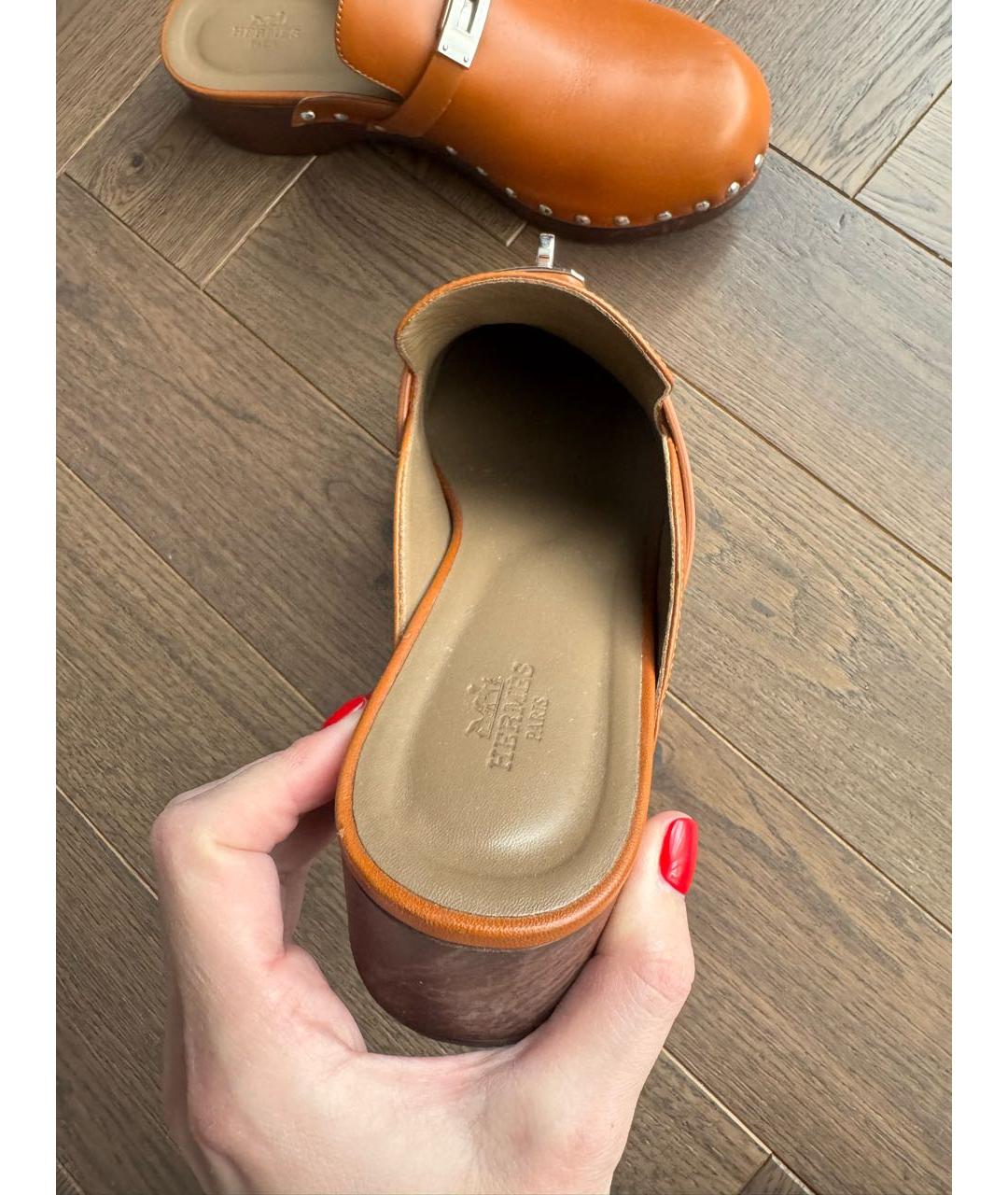 HERMES Горчичные кожаные сабо, фото 5