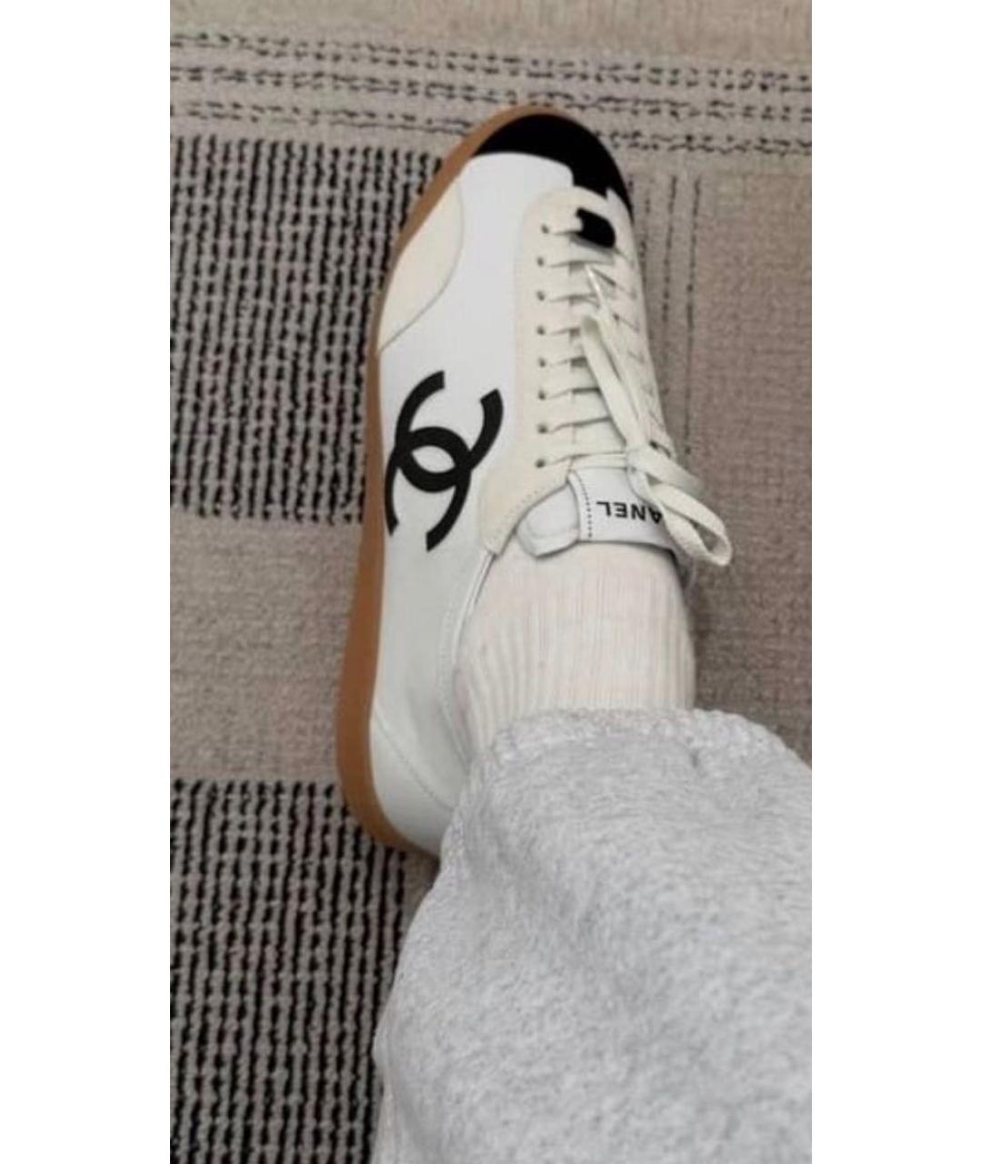 CHANEL Белые кожаные кроссовки, фото 3