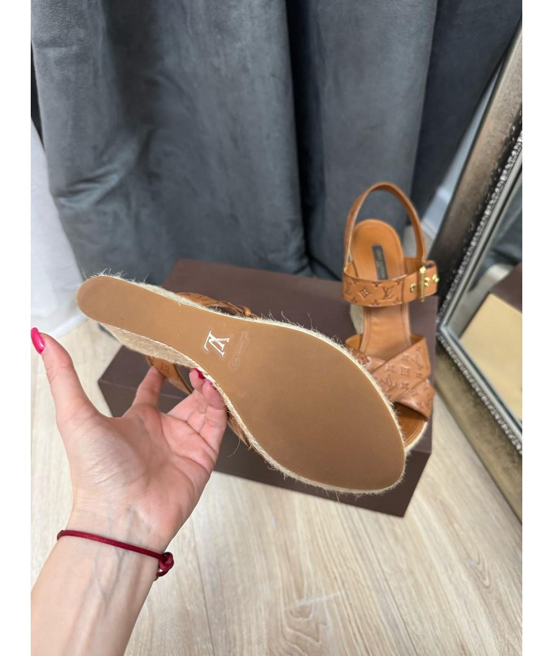 LOUIS VUITTON Коричневые кожаные босоножки, фото 6