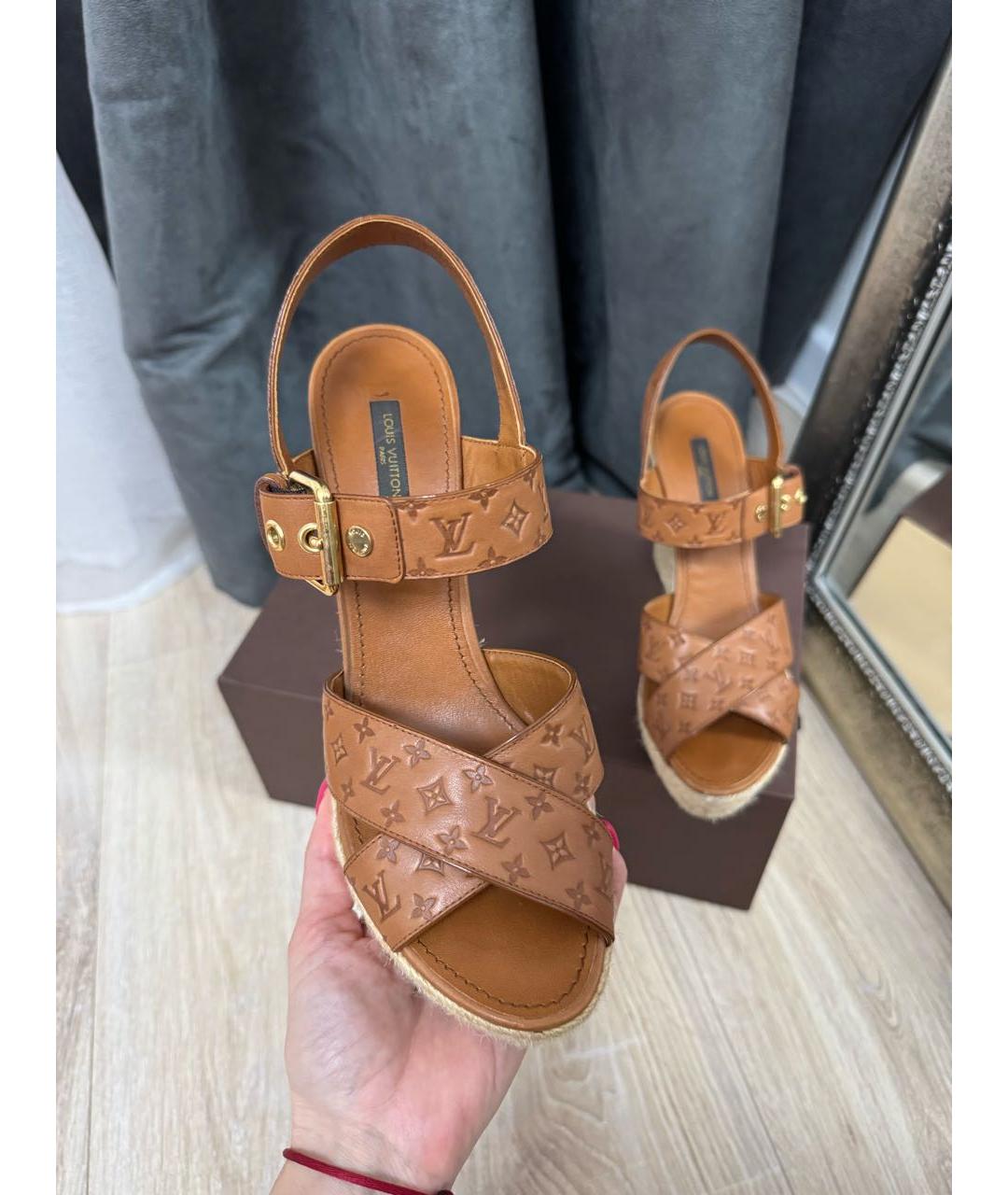 LOUIS VUITTON Коричневые кожаные босоножки, фото 4