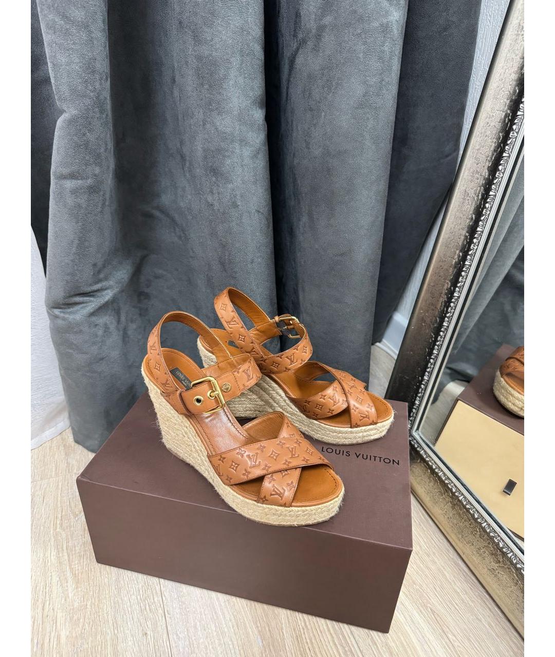 LOUIS VUITTON Коричневые кожаные босоножки, фото 3