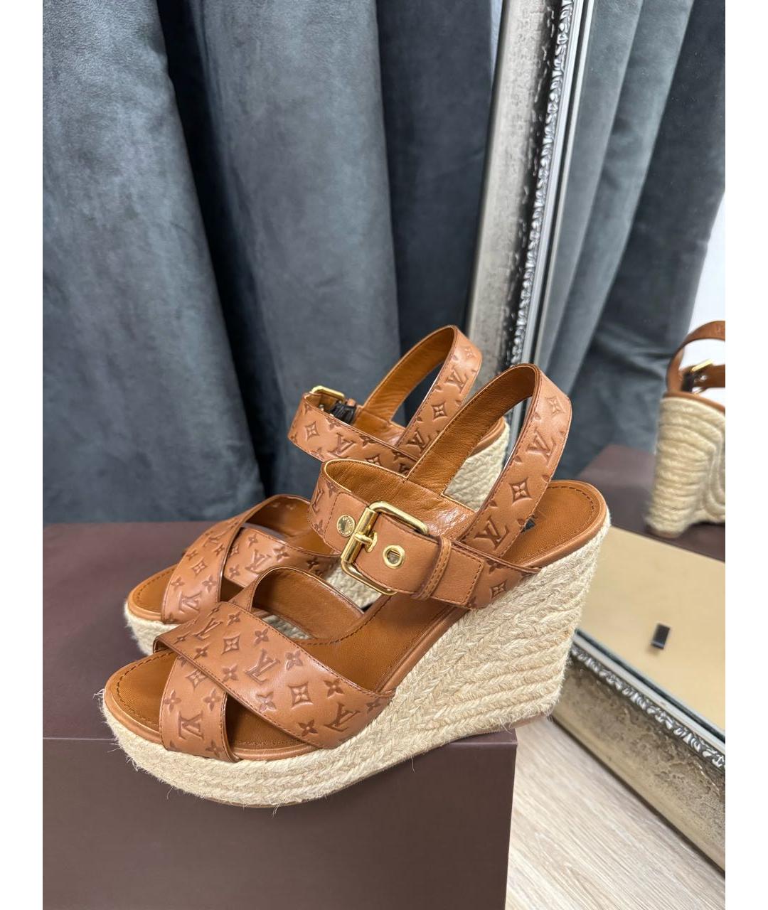 LOUIS VUITTON Коричневые кожаные босоножки, фото 7