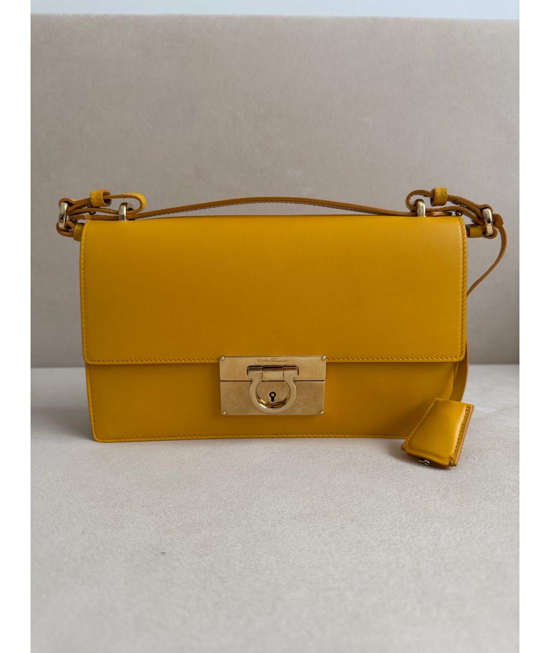 FERRAGAMO Горчичная кожаная сумка через плечо, фото 8