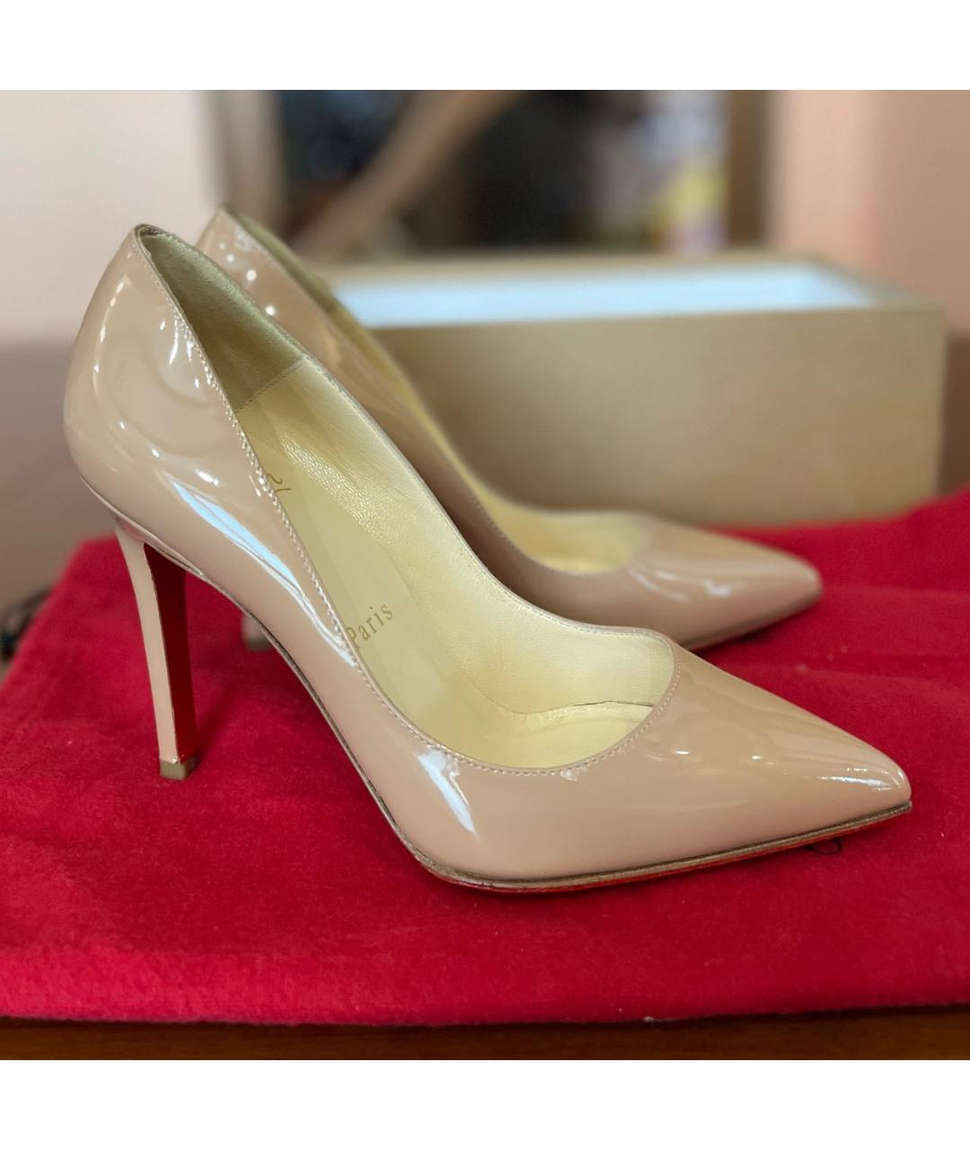 CHRISTIAN LOUBOUTIN Бежевые туфли из лакированной кожи, фото 8