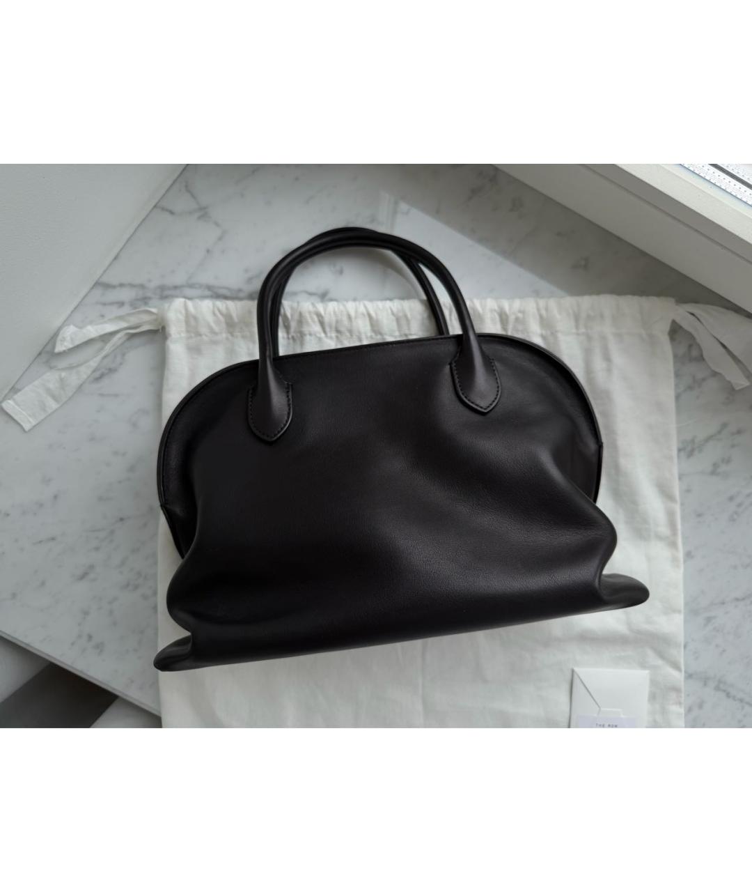 THE ROW Черная кожаная сумка с короткими ручками, фото 5