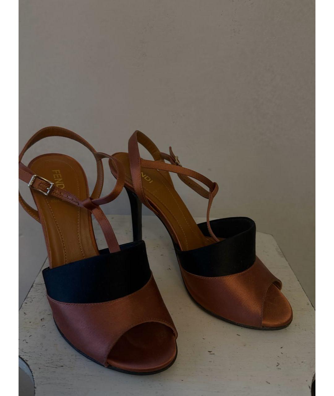 FENDI Черные босоножки, фото 4