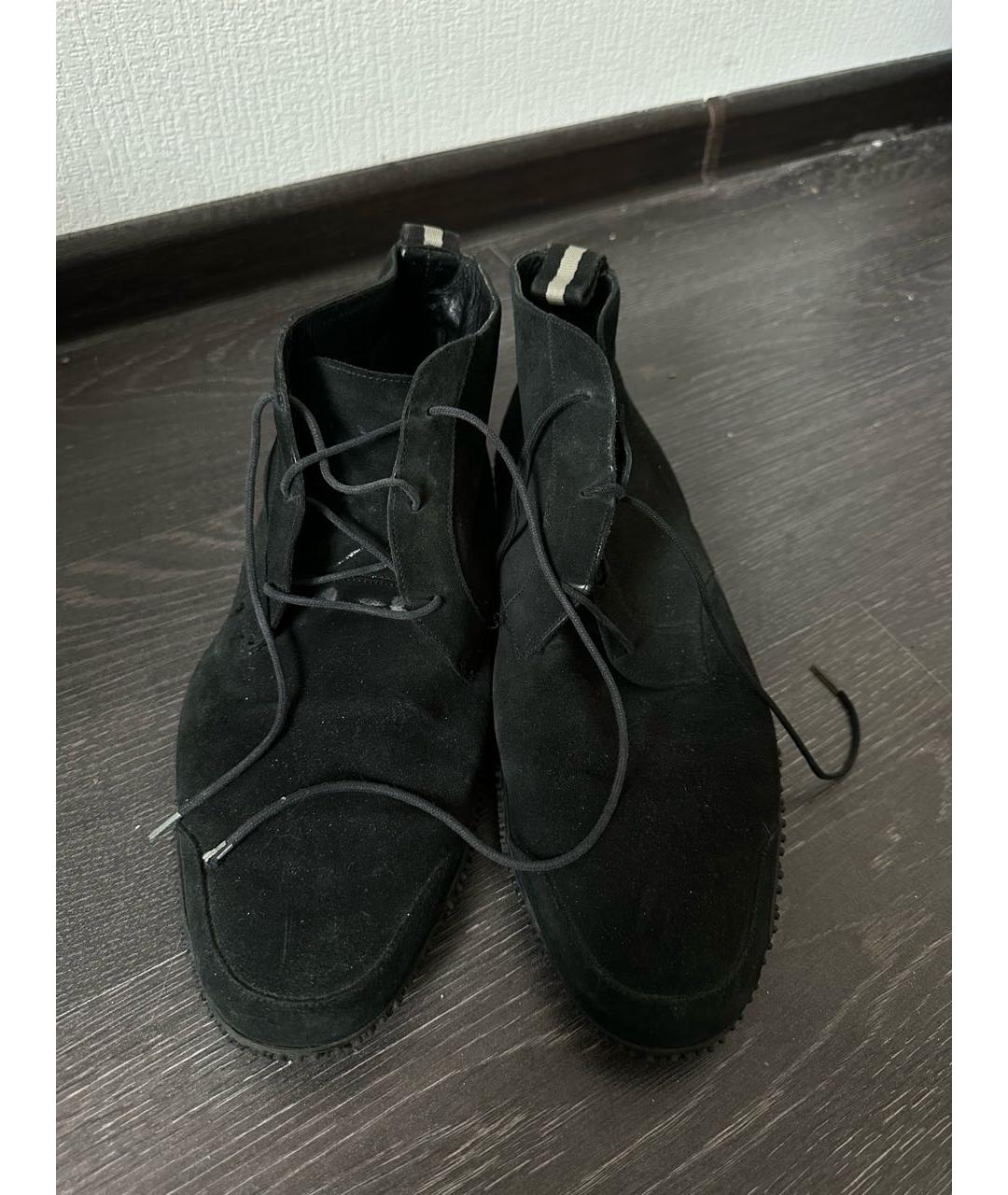 BALLY Черные замшевые низкие ботинки, фото 2