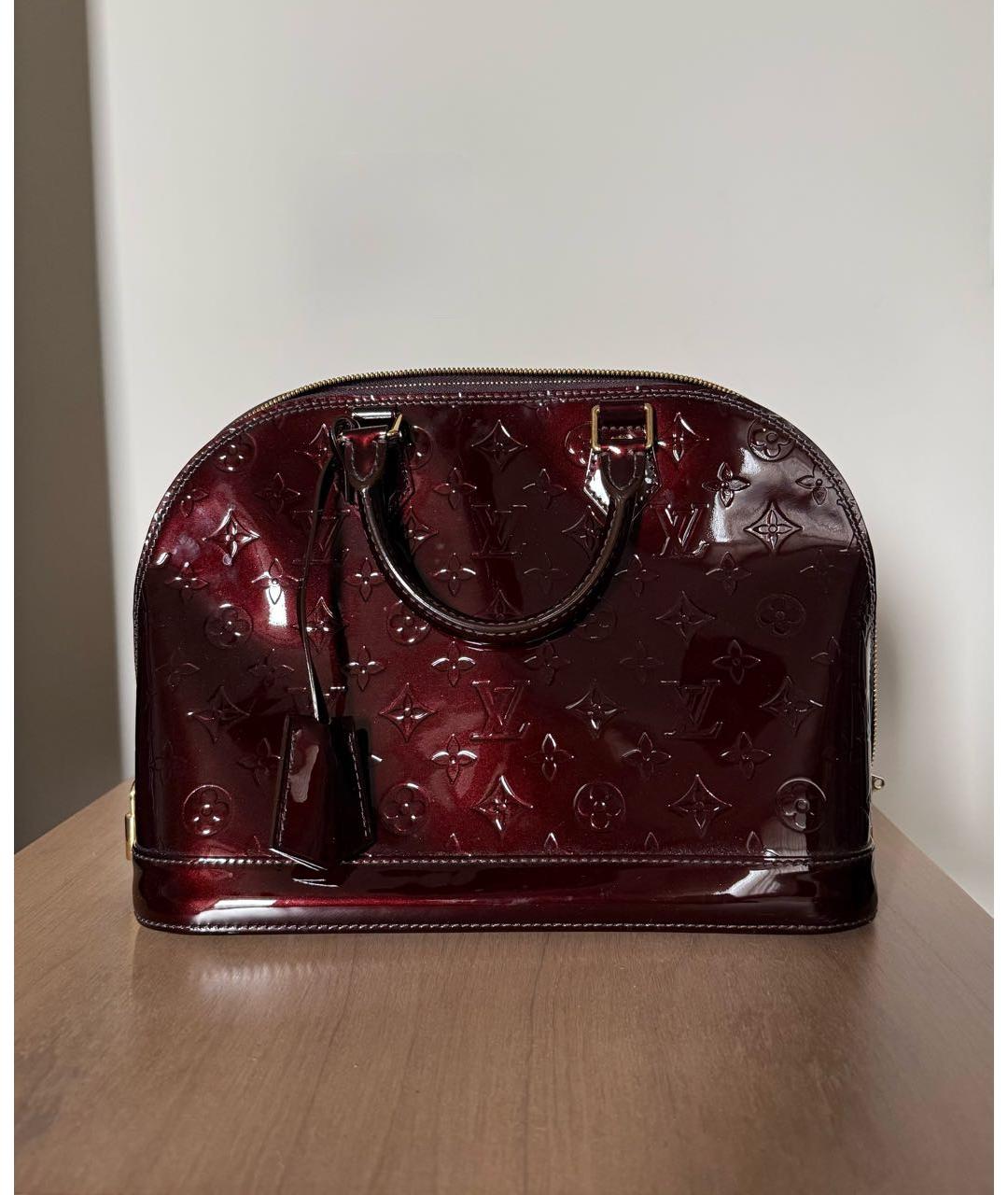 LOUIS VUITTON Бордовая сумка с короткими ручками из лакированной кожи, фото 3