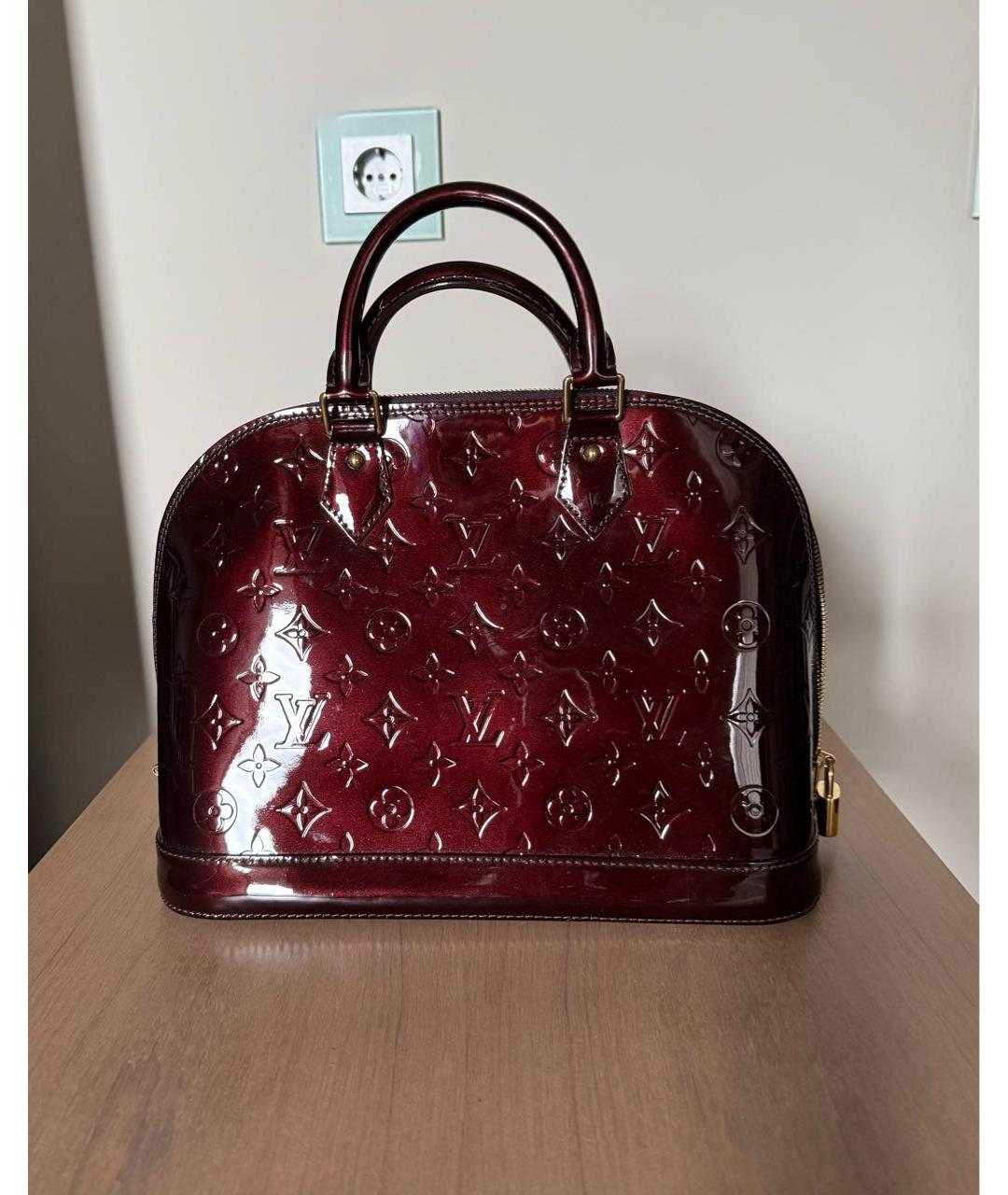 LOUIS VUITTON Бордовая сумка с короткими ручками из лакированной кожи, фото 7