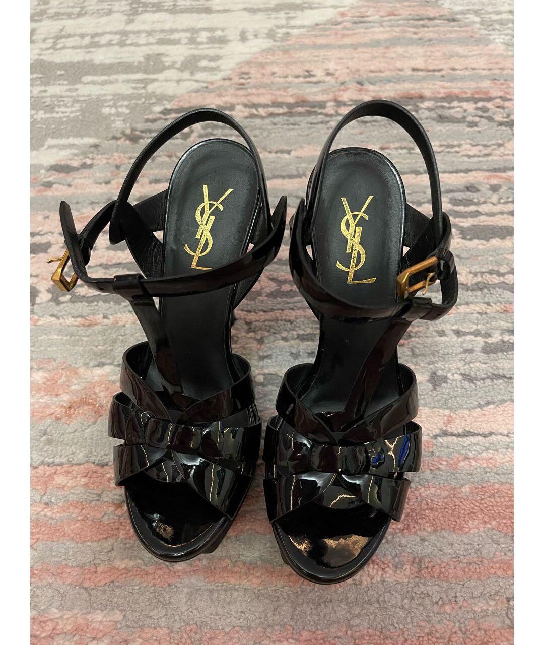 SAINT LAURENT Черные босоножки из лакированной кожи, фото 4
