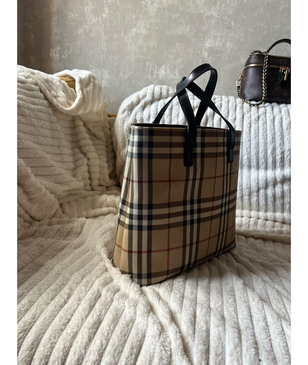 BURBERRY Бежевая кожаная сумка с короткими ручками, фото 2