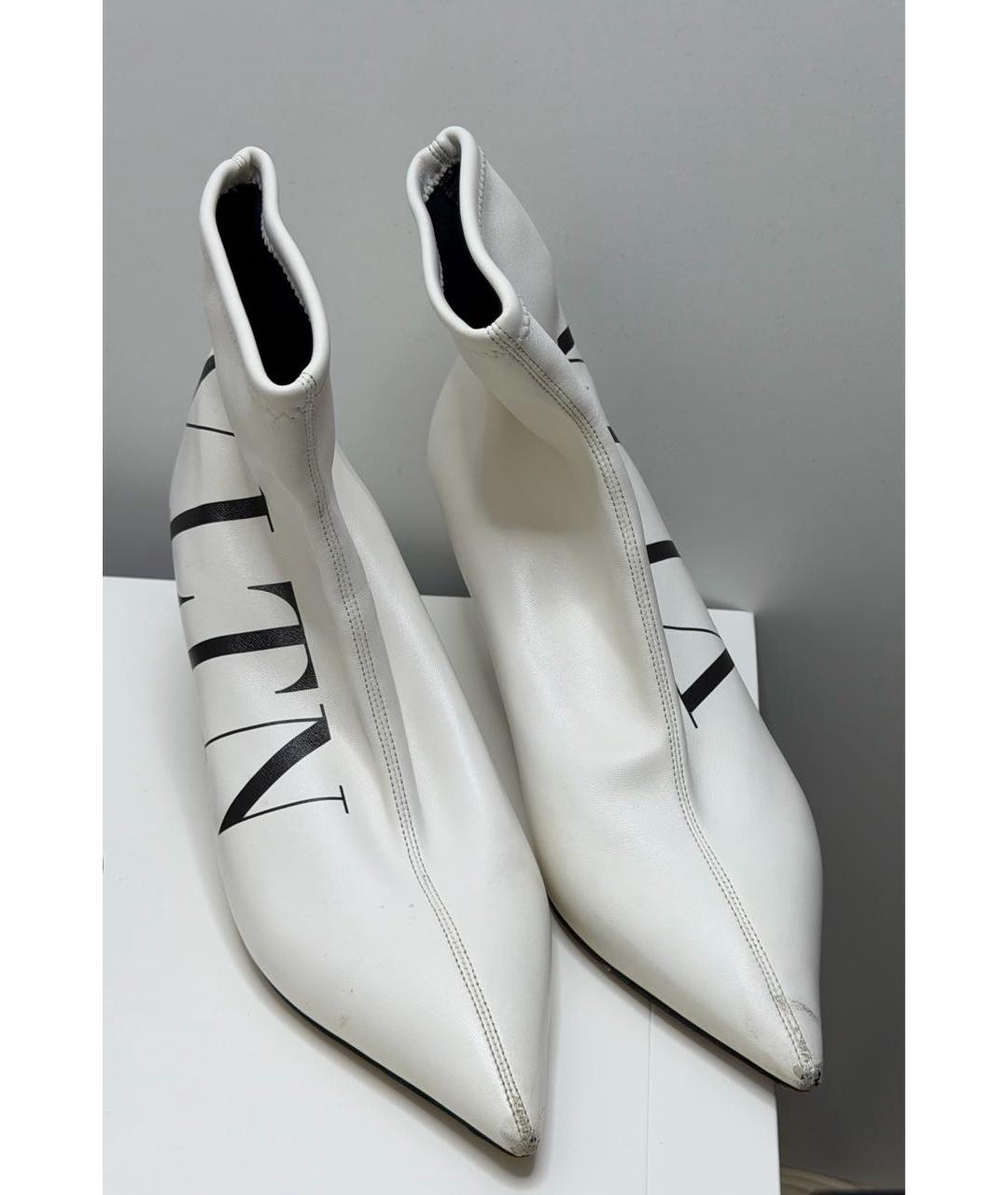 VALENTINO Белые кожаные ботильоны, фото 2