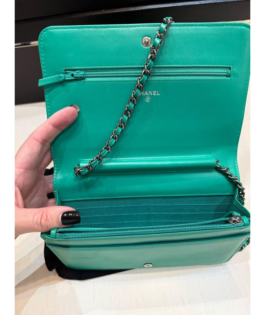 CHANEL Бирюзовая сумка через плечо из лакированной кожи, фото 4