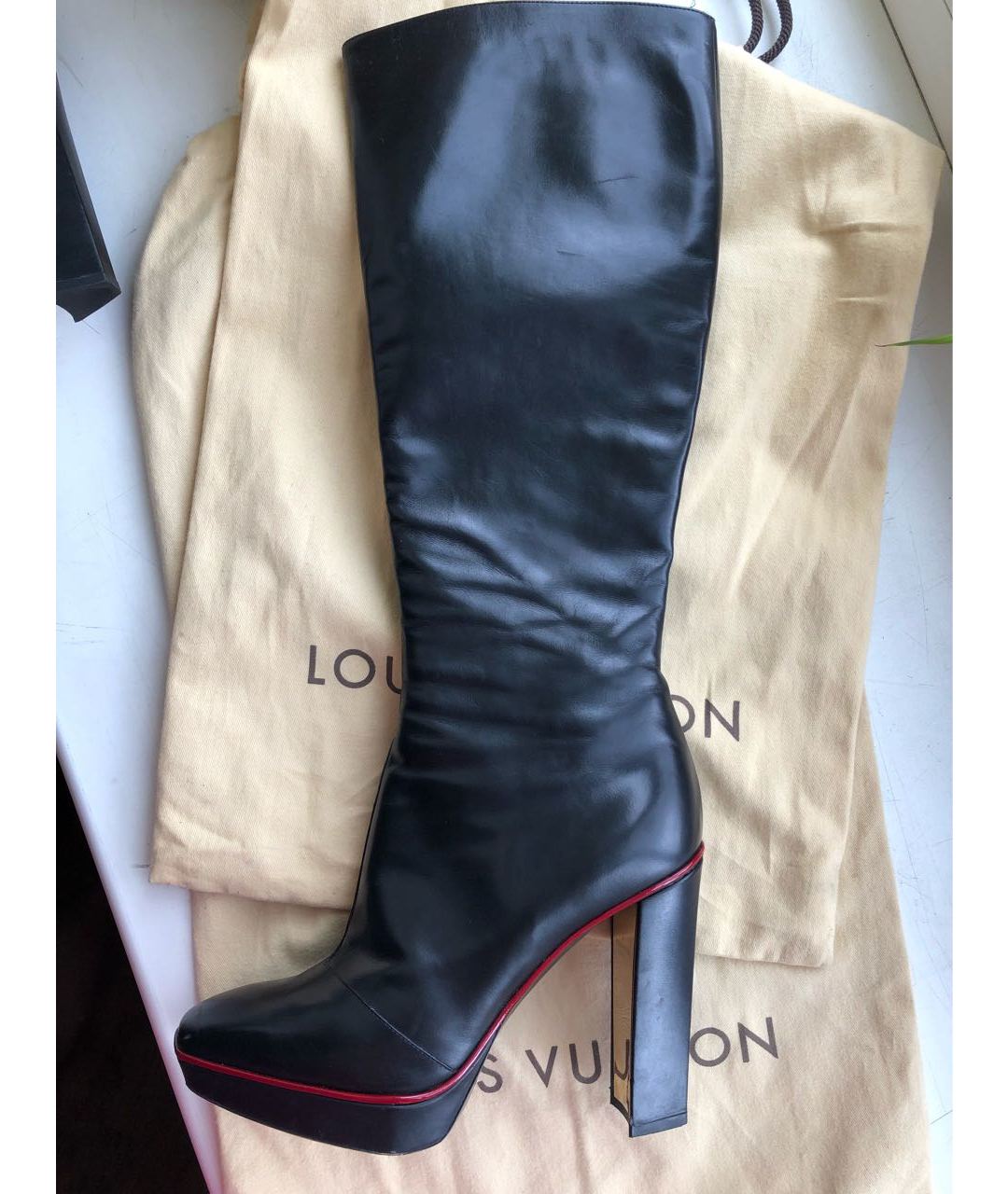 LOUIS VUITTON PRE-OWNED Черные кожаные сапоги, фото 2