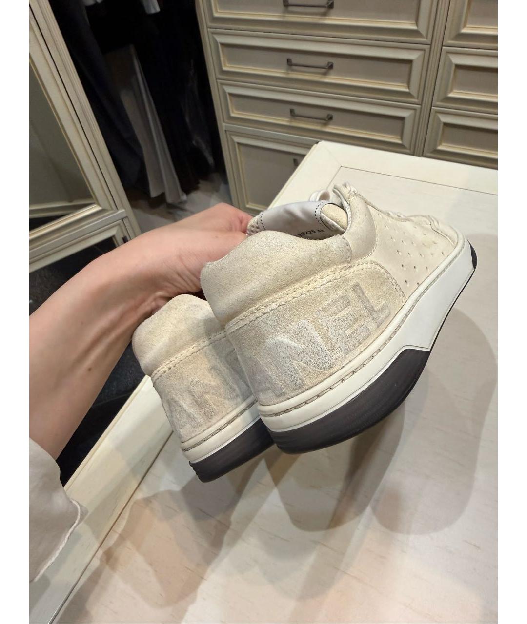 CHANEL Белые замшевые кеды, фото 4