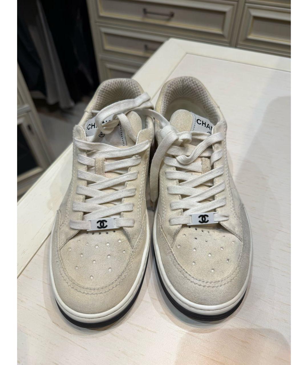 CHANEL Белые замшевые кеды, фото 2