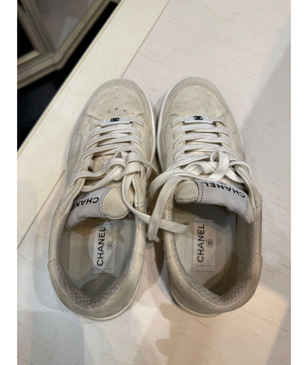 CHANEL Белые замшевые кеды, фото 3