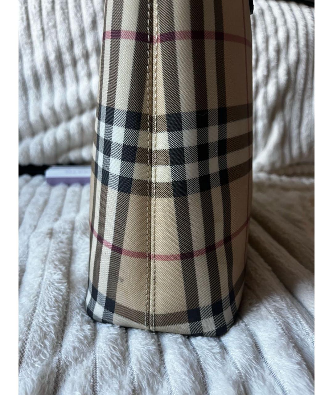 BURBERRY Бежевая сумка тоут из лакированной кожи, фото 2