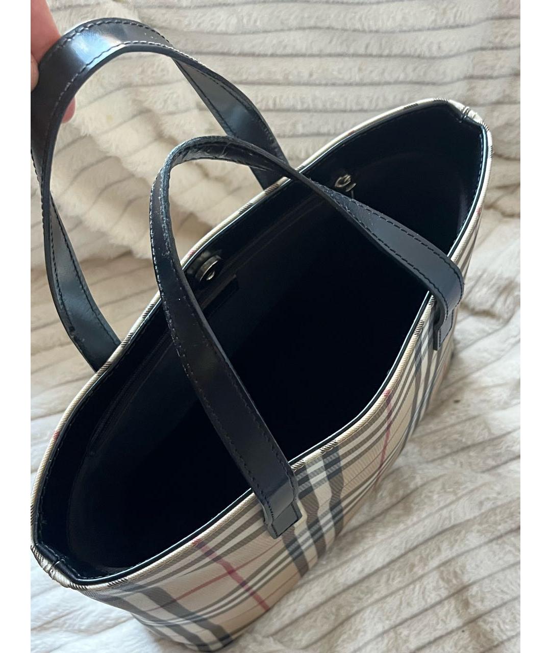 BURBERRY Бежевая сумка тоут из лакированной кожи, фото 4