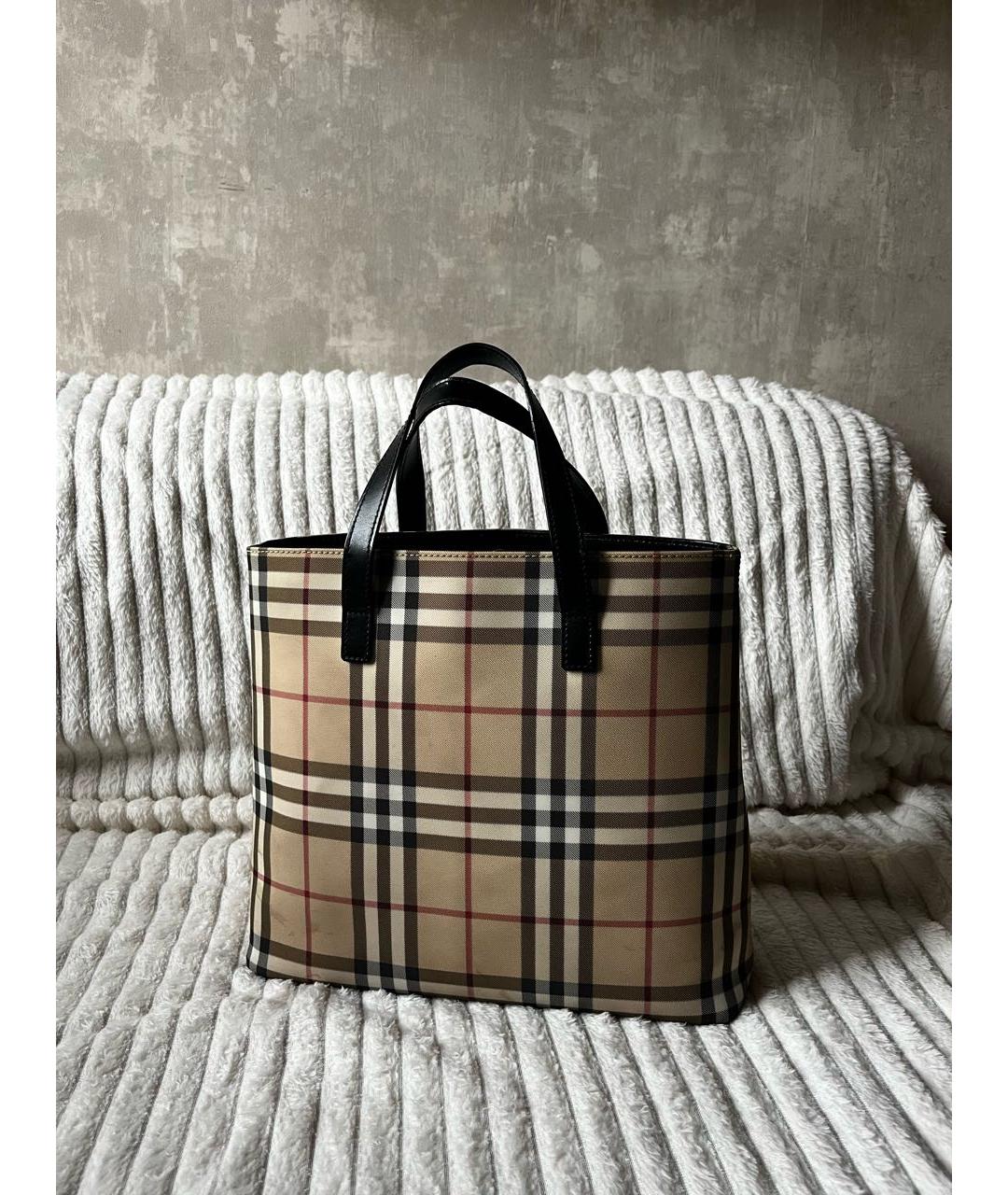 BURBERRY Бежевая сумка тоут из лакированной кожи, фото 5