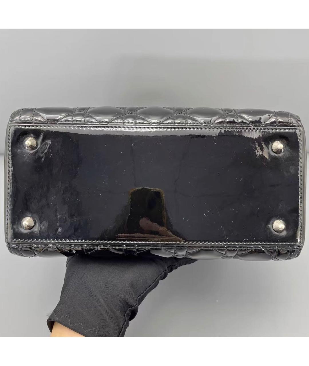 CHRISTIAN DIOR Черная сумка с короткими ручками из лакированной кожи, фото 3