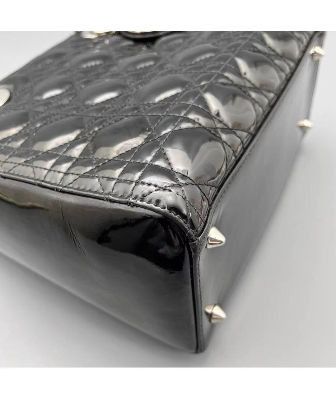 CHRISTIAN DIOR Черная сумка с короткими ручками из лакированной кожи, фото 5