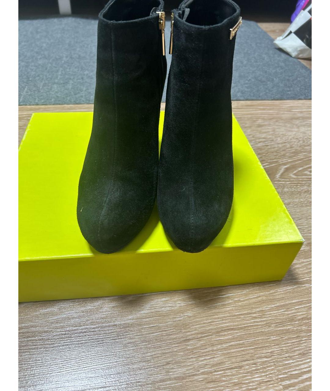 VERSACE Черные ботильоны из лакированной кожи, фото 2