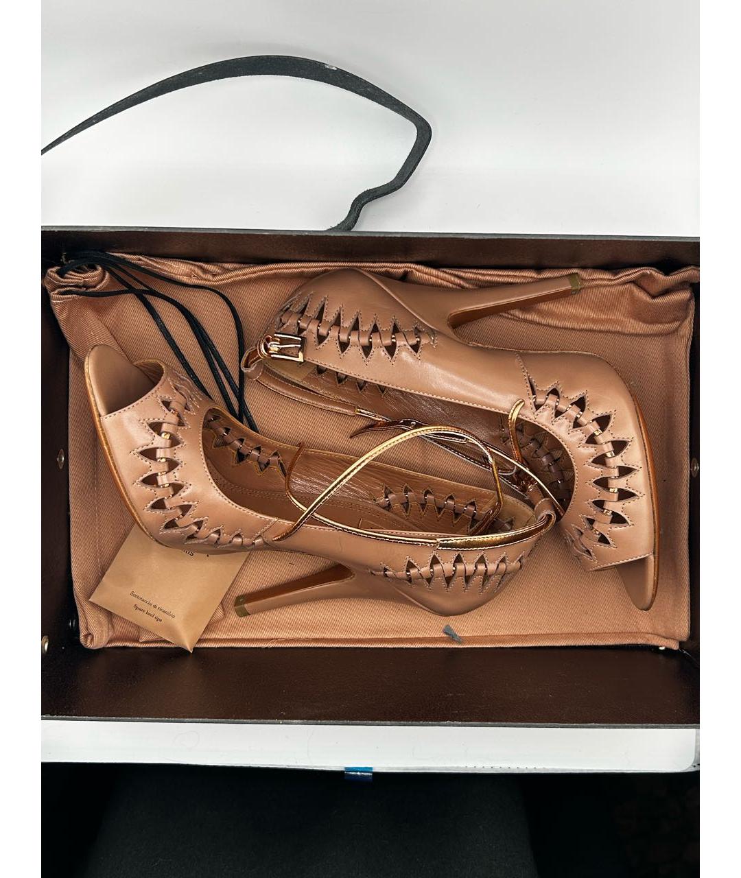 ALAIA Бежевые кожаные туфли, фото 7