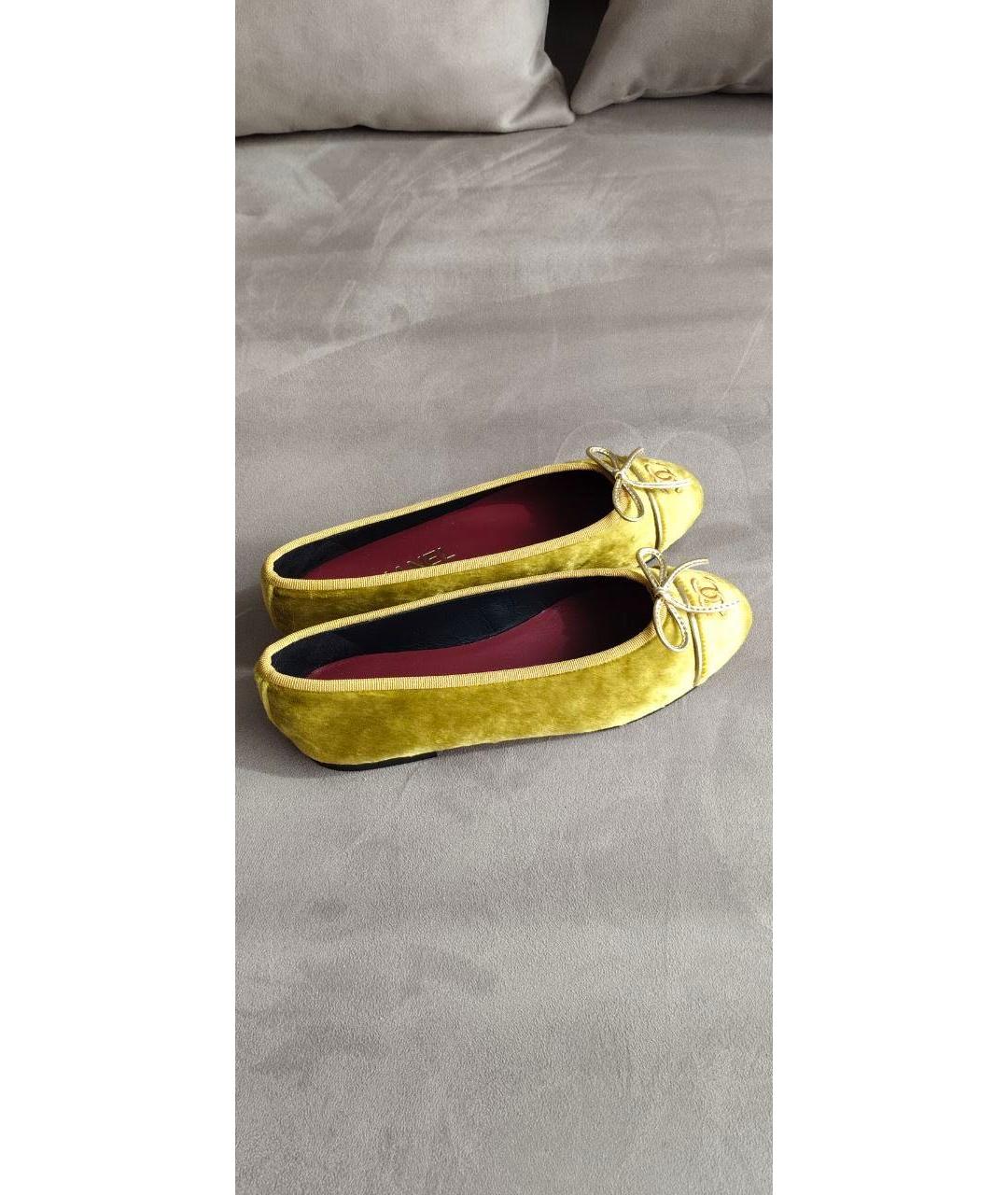 CHANEL Горчичные бархатные балетки, фото 2