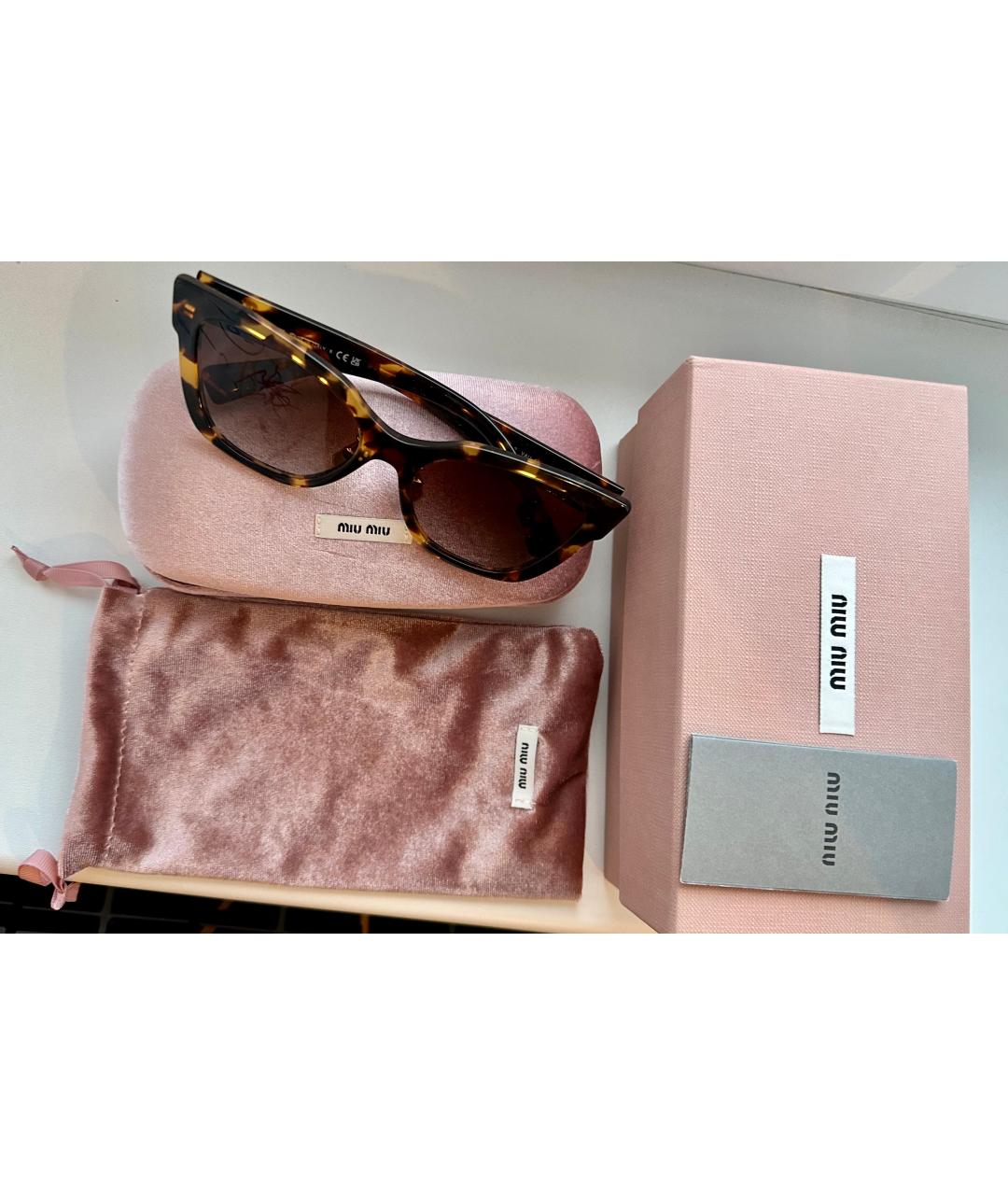 MIU MIU Коричневые пластиковые солнцезащитные очки, фото 4