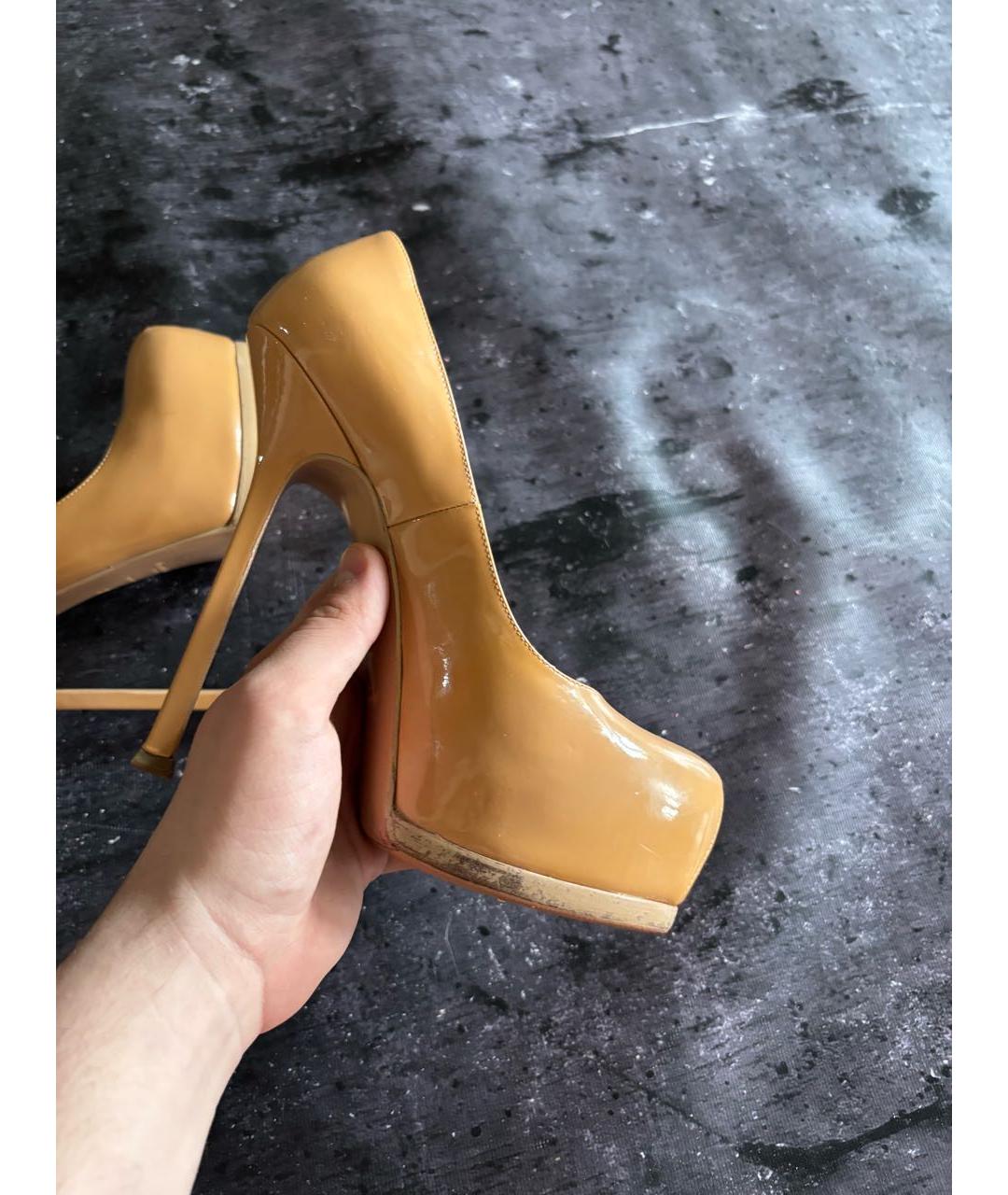 SAINT LAURENT Бежевые туфли из лакированной кожи, фото 2