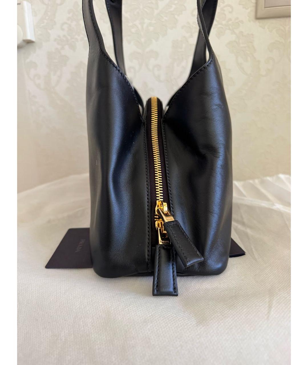 PRADA Черная кожаная сумка с короткими ручками, фото 3