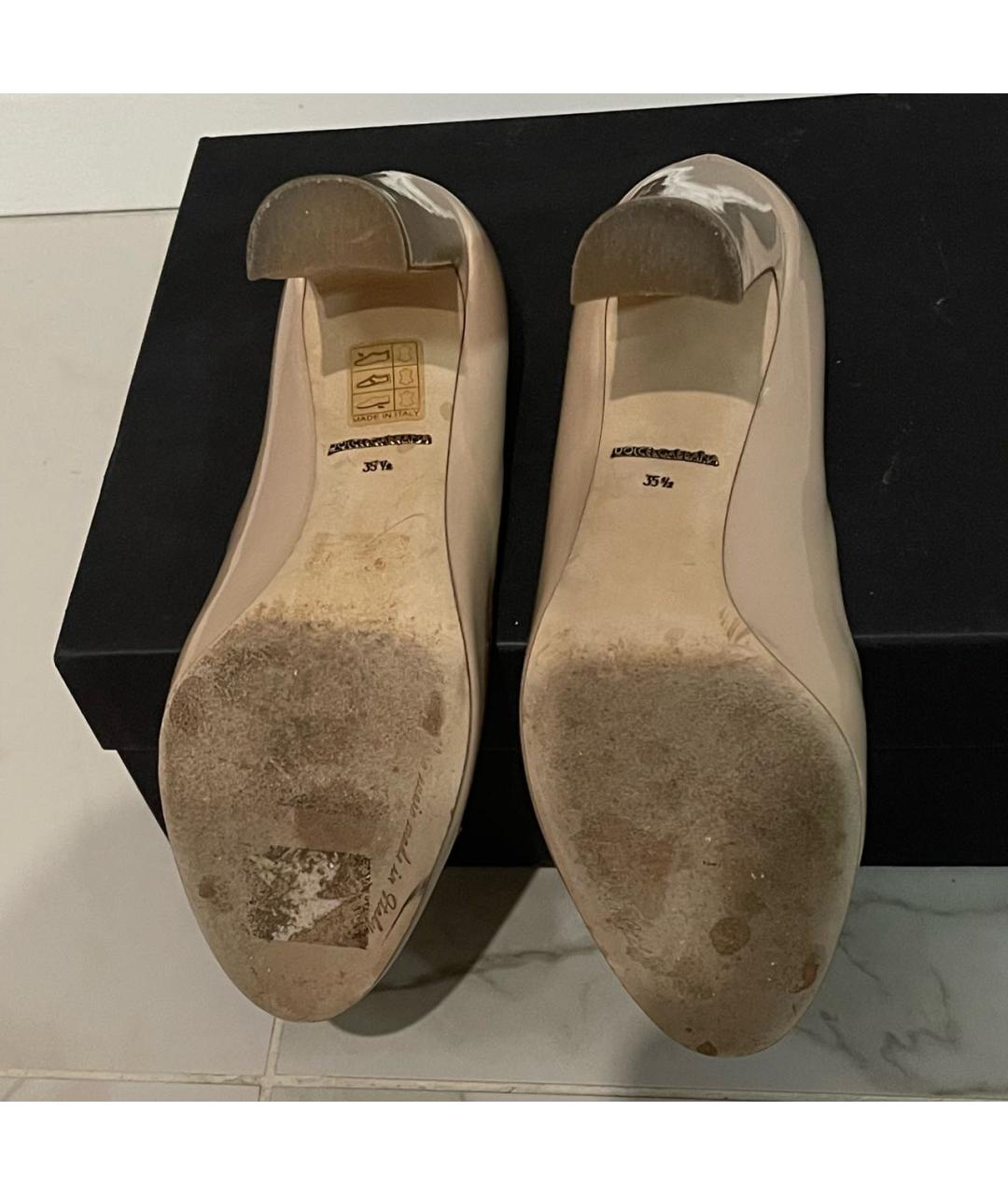 DOLCE&GABBANA Бежевые туфли из лакированной кожи, фото 3