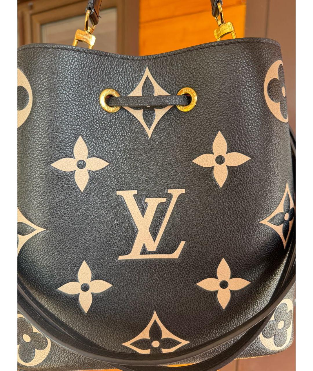 LOUIS VUITTON Черная кожаная сумка с короткими ручками, фото 3