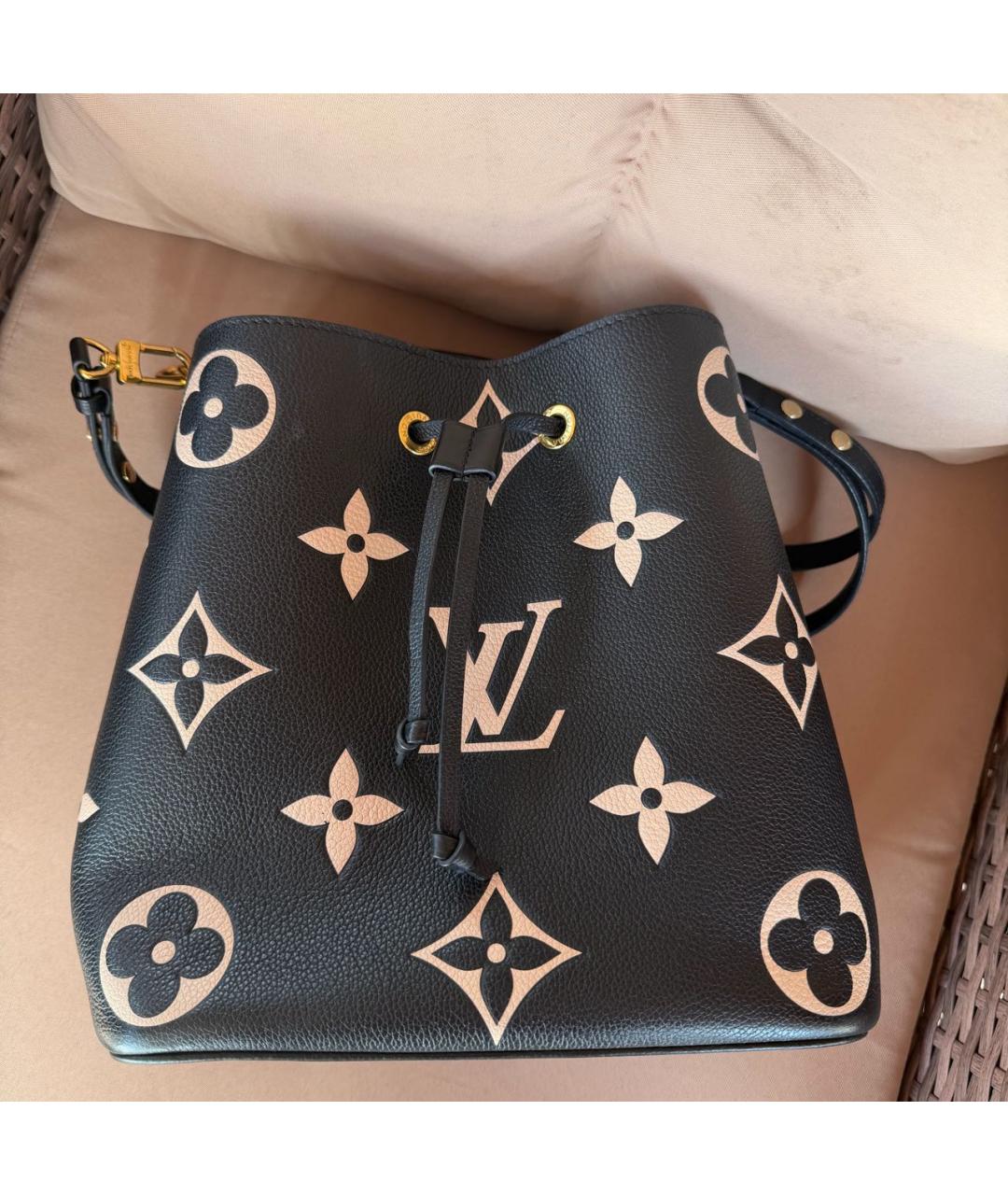 LOUIS VUITTON Черная кожаная сумка с короткими ручками, фото 2