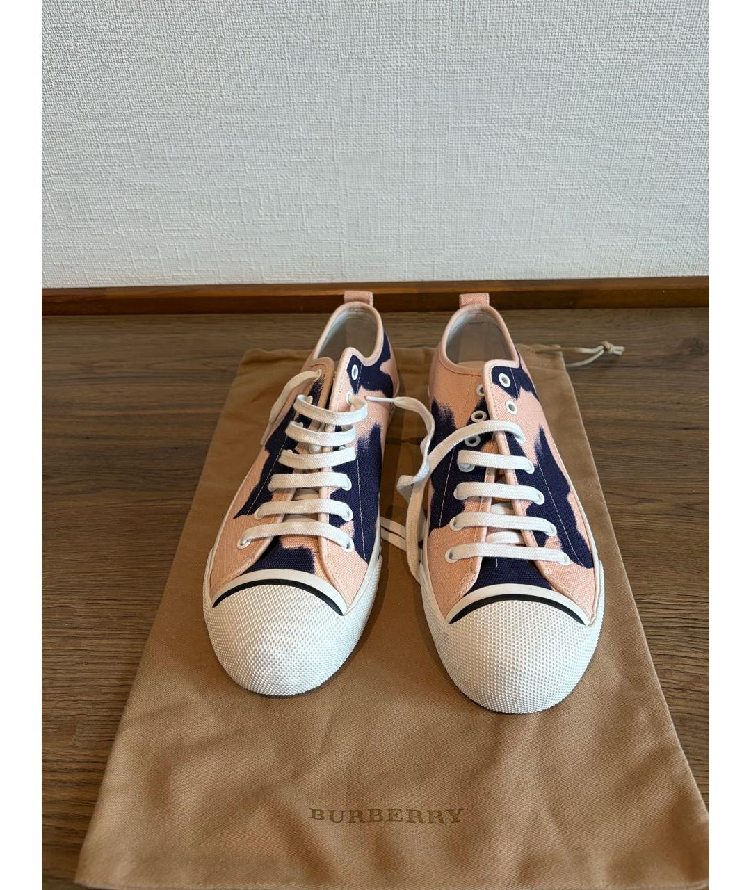 BURBERRY Текстильные низкие кроссовки / кеды, фото 2