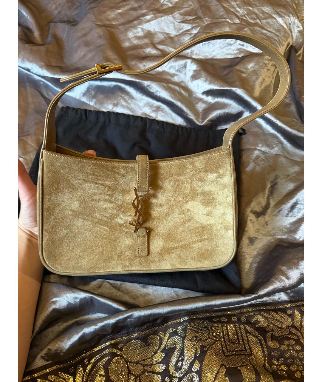 SAINT LAURENT Бежевая замшевая сумка с короткими ручками, фото 8