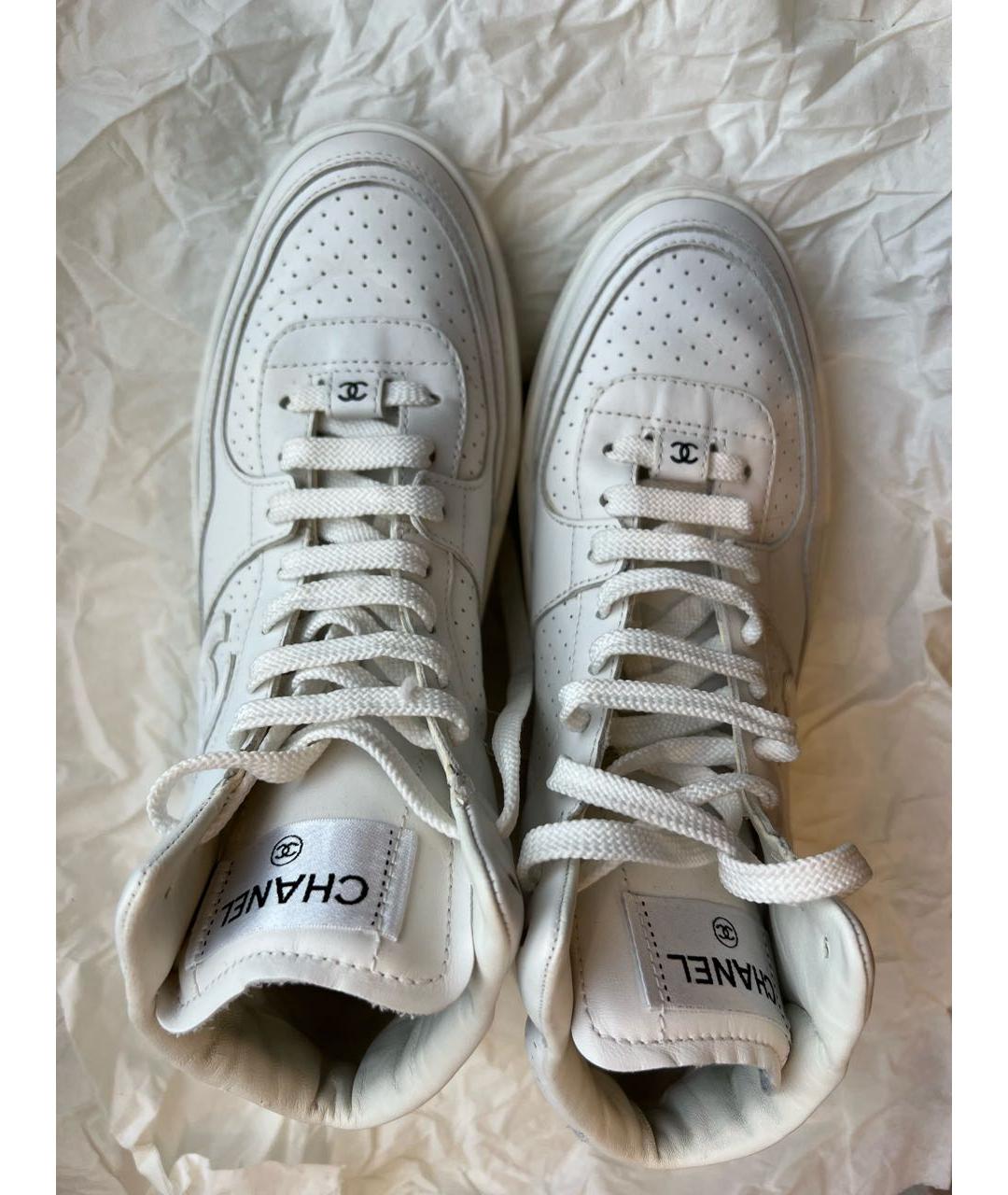 CHANEL Белые кожаные кеды, фото 3