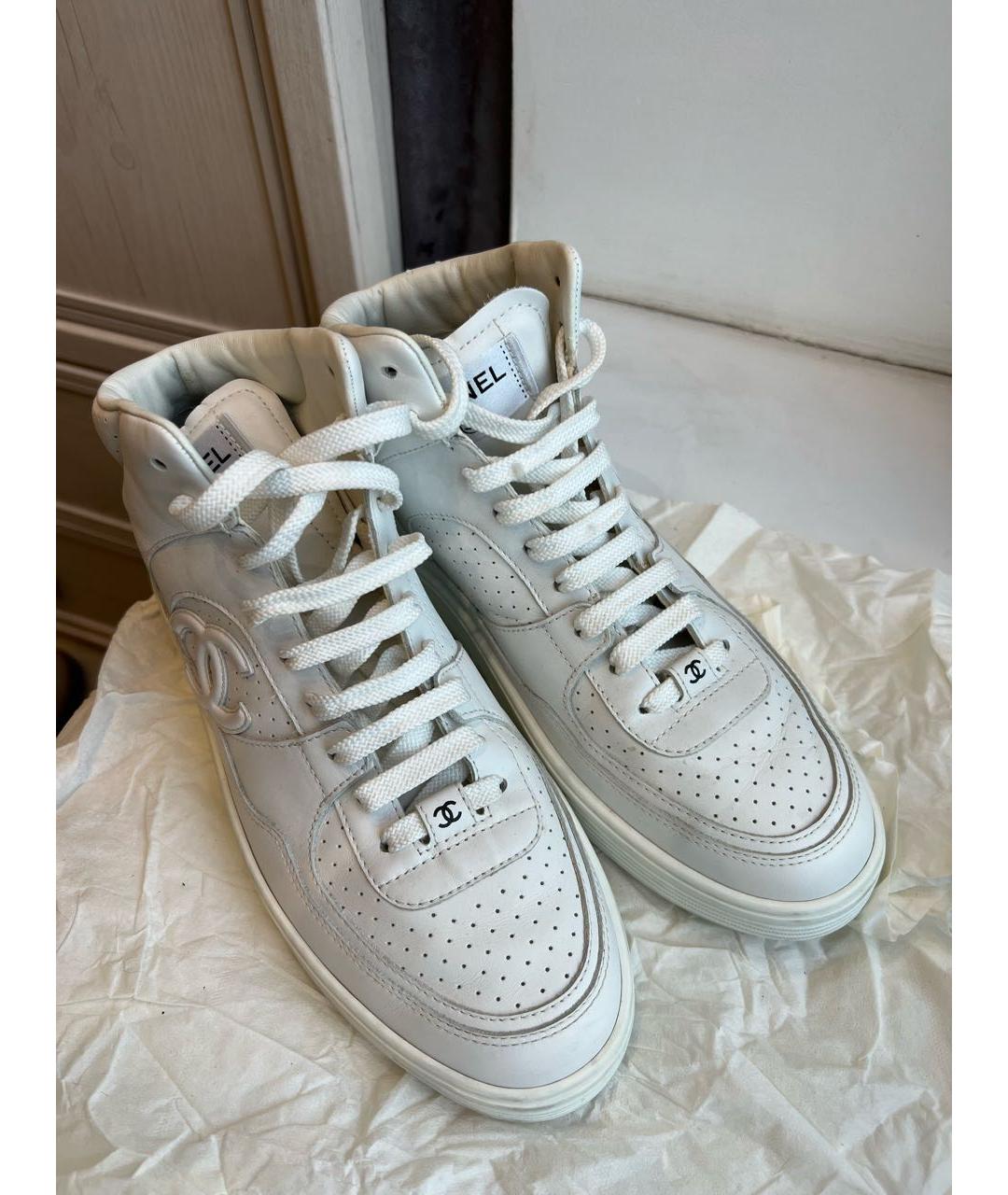 CHANEL Белые кожаные кеды, фото 2