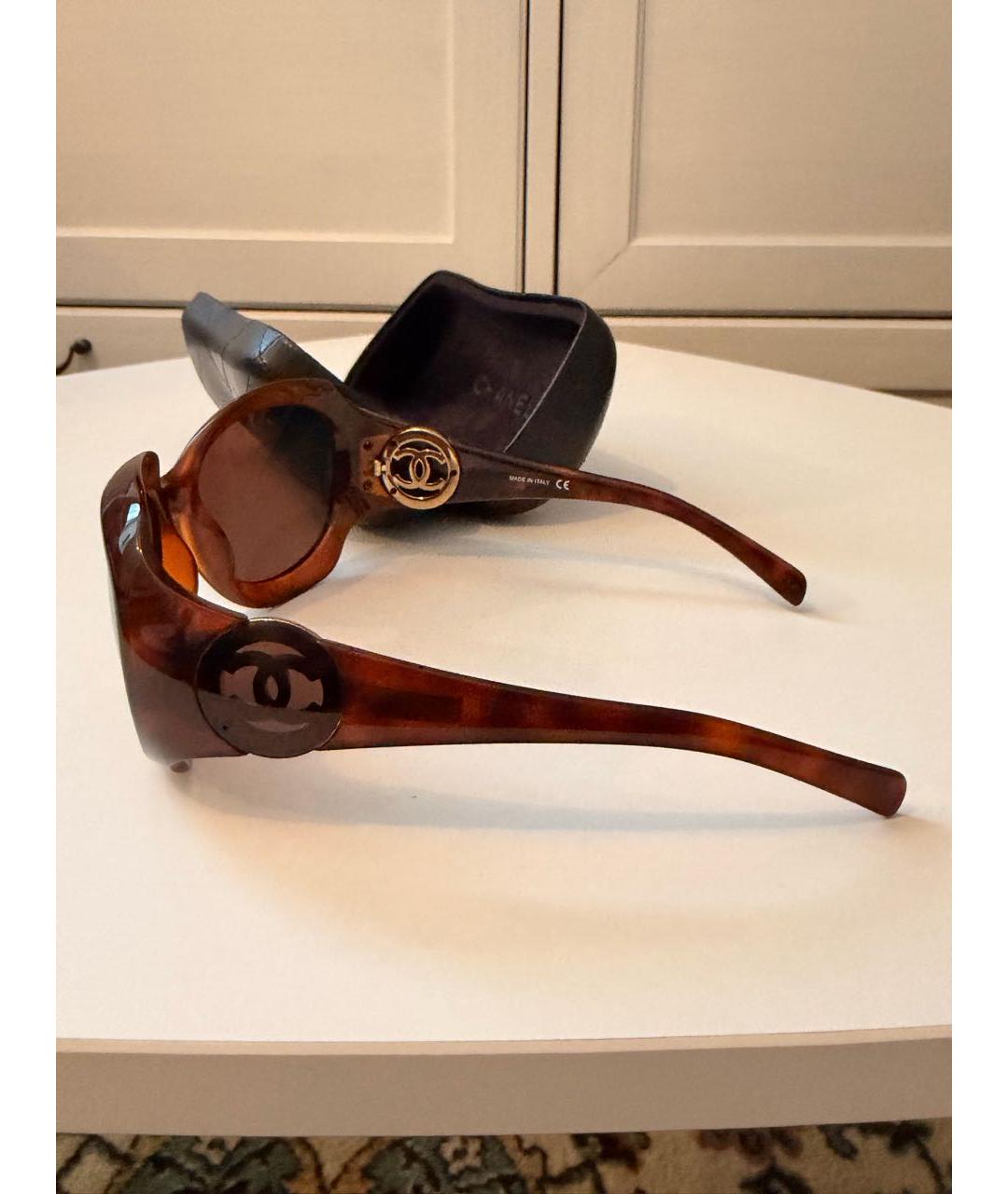 CHANEL Коричневые пластиковые солнцезащитные очки, фото 3