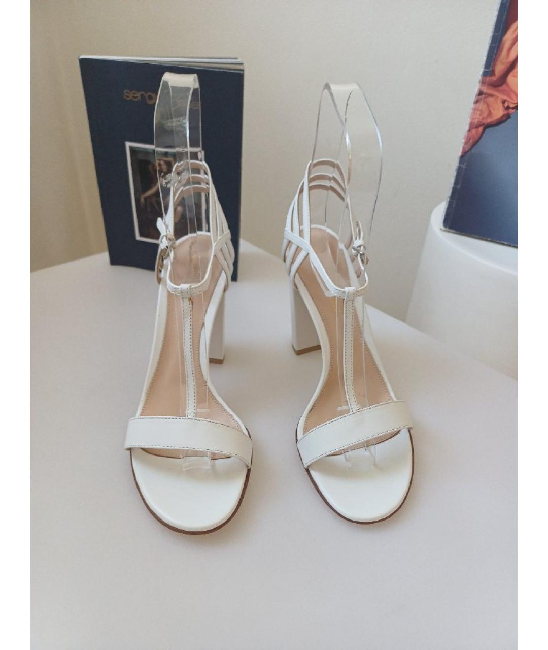 GIANVITO ROSSI Белые кожаные босоножки, фото 7